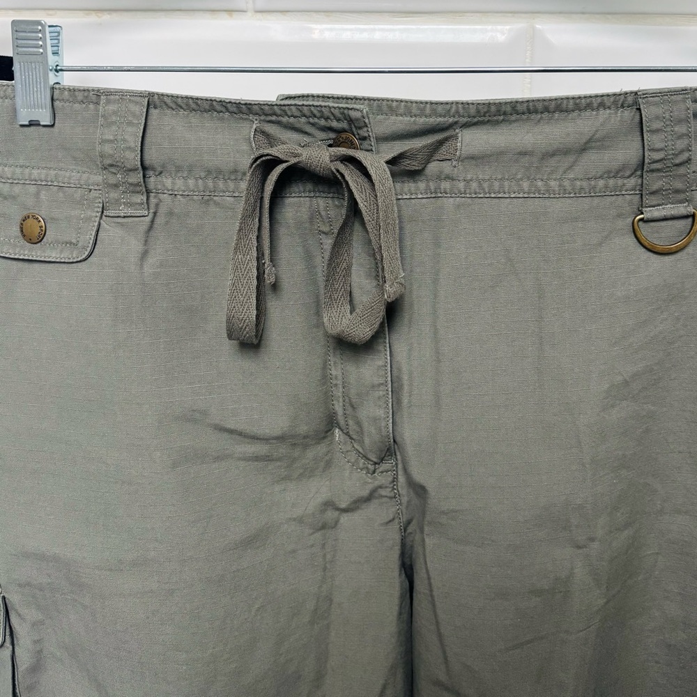 Women’s 16 Jones New York Sport Green Cargo Shorts - Picture 4 of 5